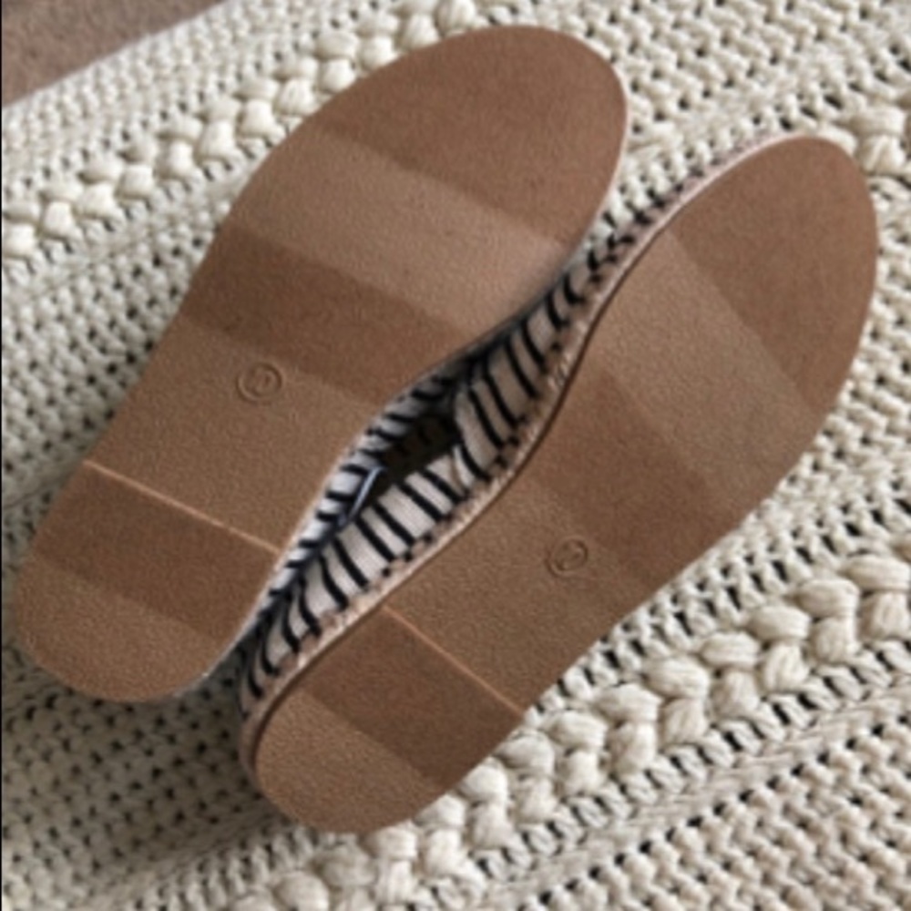 WOMEN’S ANDI ROUND TOE ESPADRILLE FLATS - Picture 5 of 6